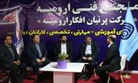 بازدید مدیرکل آموزش فنی و حرفه ای استان به همراه معاون هماهنگی امور اقتصادی استاندار از نمایشگاه کسب و کار